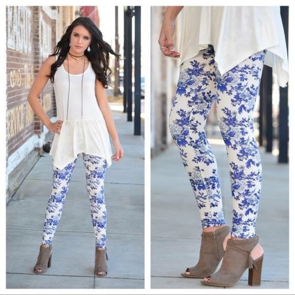 Blue floral print leggings